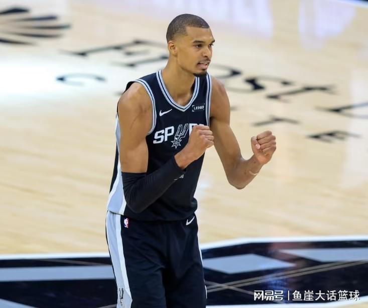 爱游戏体育官方入口-尼克斯逆转！布伦森30+3力挽狂澜，文班26+12犯大错，榜眼创纪录